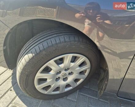 Сірий Тойота Версо, об'ємом двигуна 2 л та пробігом 220 тис. км за 9999 $, фото 11 на Automoto.ua