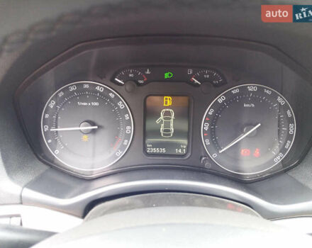 Сірий Тойота Версо, об'ємом двигуна 2 л та пробігом 240 тис. км за 8300 $, фото 18 на Automoto.ua