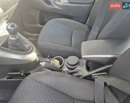 Сірий Тойота Версо, об'ємом двигуна 2 л та пробігом 220 тис. км за 9999 $, фото 19 на Automoto.ua