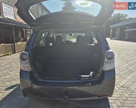 Сірий Тойота Версо, об'ємом двигуна 2 л та пробігом 220 тис. км за 9999 $, фото 6 на Automoto.ua