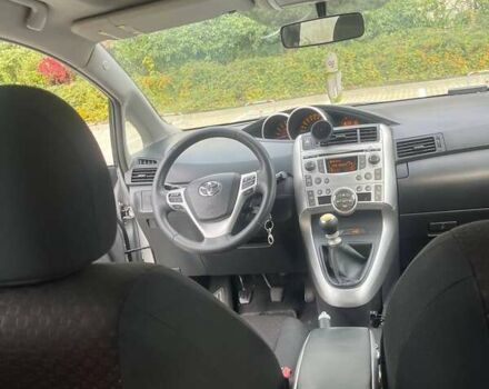 Серый Тойота Версо, объемом двигателя 2 л и пробегом 270 тыс. км за 8600 $, фото 10 на Automoto.ua