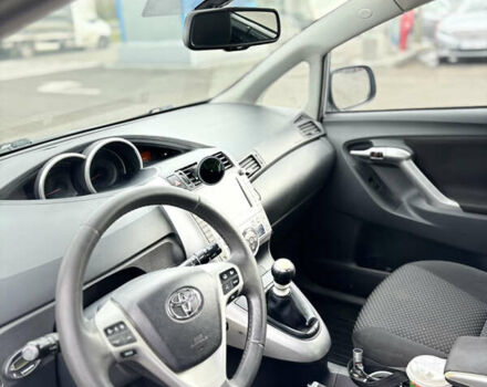 Серый Тойота Версо, объемом двигателя 2.2 л и пробегом 338 тыс. км за 7599 $, фото 9 на Automoto.ua