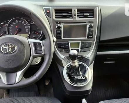 Серый Тойота Версо, объемом двигателя 1.4 л и пробегом 148 тыс. км за 9500 $, фото 11 на Automoto.ua