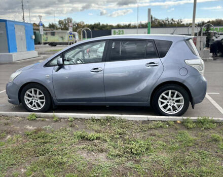 Серый Тойота Версо, объемом двигателя 2.2 л и пробегом 338 тыс. км за 7599 $, фото 3 на Automoto.ua