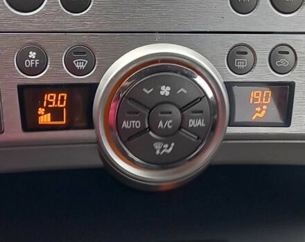 Серый Тойота Версо, объемом двигателя 2 л и пробегом 210 тыс. км за 7800 $, фото 6 на Automoto.ua