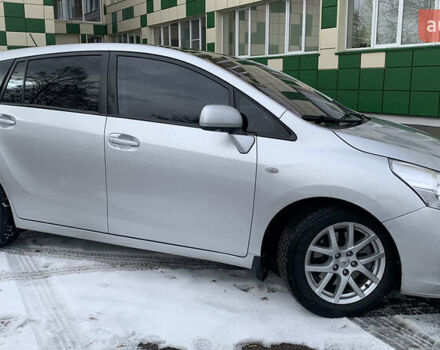 Сірий Тойота Версо, об'ємом двигуна 2.2 л та пробігом 172 тис. км за 9000 $, фото 9 на Automoto.ua