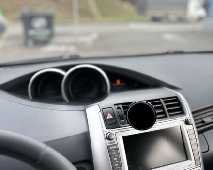 Серый Тойота Версо, объемом двигателя 2.2 л и пробегом 338 тыс. км за 7599 $, фото 10 на Automoto.ua