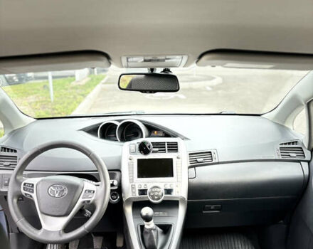 Серый Тойота Версо, объемом двигателя 2.2 л и пробегом 338 тыс. км за 7599 $, фото 13 на Automoto.ua