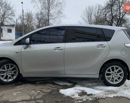 Сірий Тойота Версо, об'ємом двигуна 2.2 л та пробігом 172 тис. км за 9000 $, фото 4 на Automoto.ua