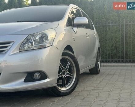 Серый Тойота Версо, объемом двигателя 2.23 л и пробегом 192 тыс. км за 8999 $, фото 4 на Automoto.ua