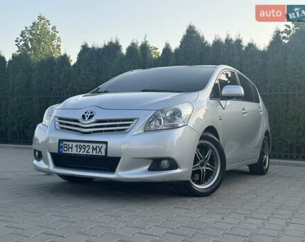 Серый Тойота Версо, объемом двигателя 2.23 л и пробегом 192 тыс. км за 8999 $, фото 5 на Automoto.ua