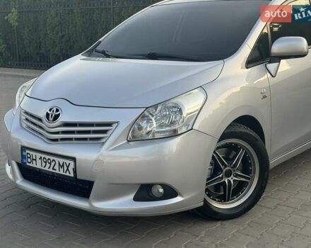 Серый Тойота Версо, объемом двигателя 2.23 л и пробегом 192 тыс. км за 8999 $, фото 7 на Automoto.ua