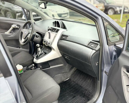 Серый Тойота Версо, объемом двигателя 2.2 л и пробегом 338 тыс. км за 7599 $, фото 18 на Automoto.ua