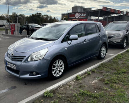 Серый Тойота Версо, объемом двигателя 2.2 л и пробегом 338 тыс. км за 7599 $, фото 1 на Automoto.ua