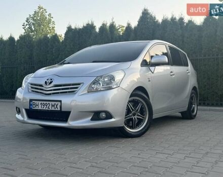 Серый Тойота Версо, объемом двигателя 2.23 л и пробегом 192 тыс. км за 8999 $, фото 1 на Automoto.ua