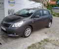 Сірий Тойота Версо, об'ємом двигуна 2 л та пробігом 350 тис. км за 7450 $, фото 1 на Automoto.ua