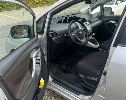 Серый Тойота Версо, объемом двигателя 2 л и пробегом 270 тыс. км за 8600 $, фото 7 на Automoto.ua