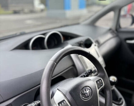 Серый Тойота Версо, объемом двигателя 2.2 л и пробегом 338 тыс. км за 7599 $, фото 11 на Automoto.ua