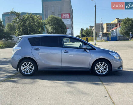 Сірий Тойота Версо, об'ємом двигуна 2.2 л та пробігом 338 тис. км за 7500 $, фото 5 на Automoto.ua