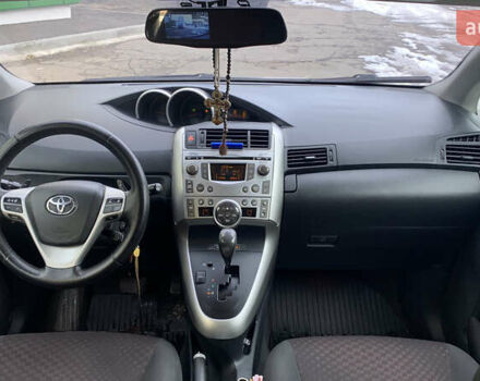 Сірий Тойота Версо, об'ємом двигуна 2.2 л та пробігом 172 тис. км за 9000 $, фото 11 на Automoto.ua