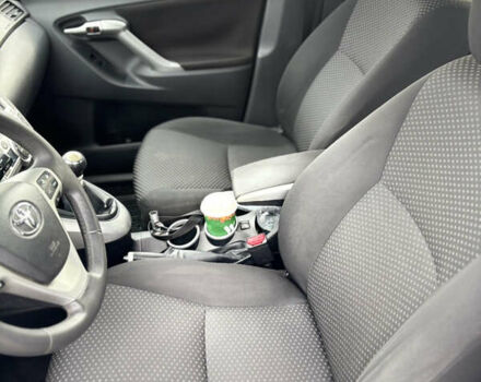 Серый Тойота Версо, объемом двигателя 2.2 л и пробегом 338 тыс. км за 7599 $, фото 12 на Automoto.ua