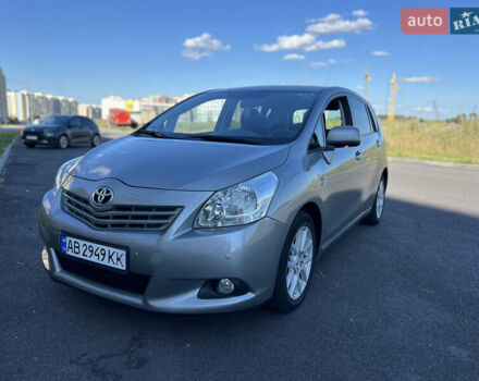 Серый Тойота Версо, объемом двигателя 2.2 л и пробегом 167 тыс. км за 10700 $, фото 7 на Automoto.ua