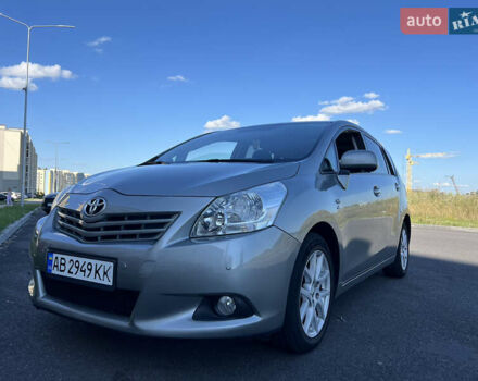 Серый Тойота Версо, объемом двигателя 2.2 л и пробегом 167 тыс. км за 10700 $, фото 2 на Automoto.ua