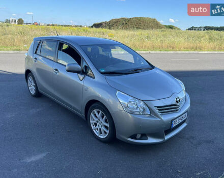 Серый Тойота Версо, объемом двигателя 2.2 л и пробегом 167 тыс. км за 10700 $, фото 26 на Automoto.ua