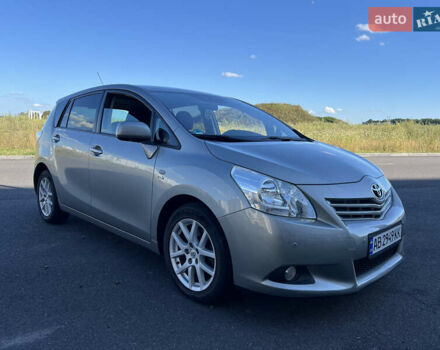 Серый Тойота Версо, объемом двигателя 2.2 л и пробегом 167 тыс. км за 10700 $, фото 5 на Automoto.ua