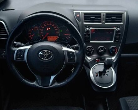 Серый Тойота Версо, объемом двигателя 1.4 л и пробегом 111 тыс. км за 8500 $, фото 3 на Automoto.ua