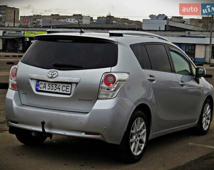 Серый Тойота Версо, объемом двигателя 2.23 л и пробегом 265 тыс. км за 8950 $, фото 2 на Automoto.ua