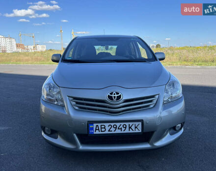 Серый Тойота Версо, объемом двигателя 2.2 л и пробегом 167 тыс. км за 10700 $, фото 3 на Automoto.ua