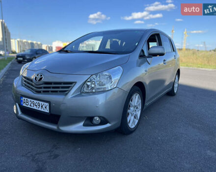 Серый Тойота Версо, объемом двигателя 2.2 л и пробегом 167 тыс. км за 10700 $, фото 6 на Automoto.ua