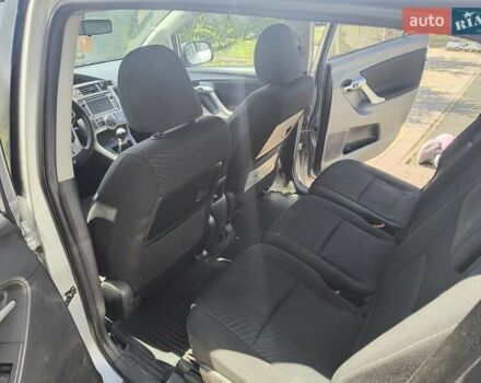 Серый Тойота Версо, объемом двигателя 2 л и пробегом 293 тыс. км за 8500 $, фото 6 на Automoto.ua