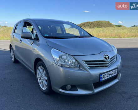 Серый Тойота Версо, объемом двигателя 2.2 л и пробегом 167 тыс. км за 10700 $, фото 4 на Automoto.ua
