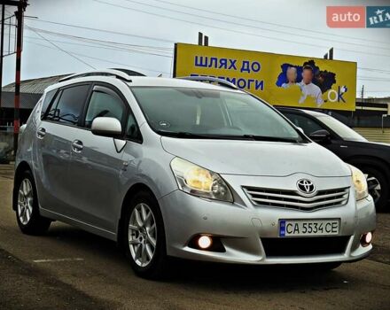 Серый Тойота Версо, объемом двигателя 2.23 л и пробегом 265 тыс. км за 8950 $, фото 1 на Automoto.ua