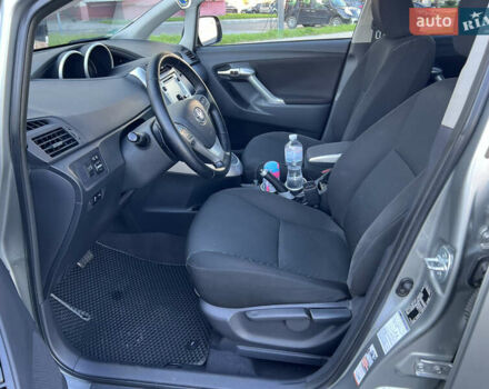 Серый Тойота Версо, объемом двигателя 2.2 л и пробегом 167 тыс. км за 10700 $, фото 18 на Automoto.ua