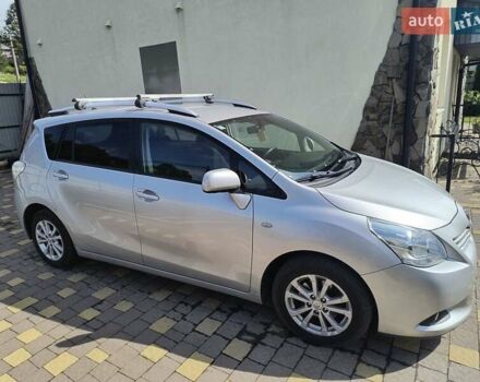 Серый Тойота Версо, объемом двигателя 2 л и пробегом 293 тыс. км за 8500 $, фото 2 на Automoto.ua