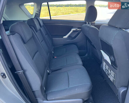 Серый Тойота Версо, объемом двигателя 2.2 л и пробегом 167 тыс. км за 10700 $, фото 17 на Automoto.ua