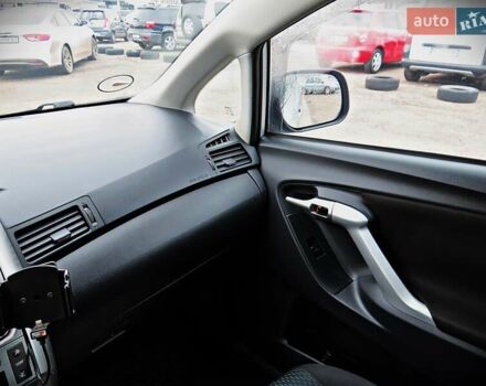 Серый Тойота Версо, объемом двигателя 2.23 л и пробегом 265 тыс. км за 8950 $, фото 16 на Automoto.ua