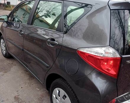 Серый Тойота Версо, объемом двигателя 1.4 л и пробегом 111 тыс. км за 8500 $, фото 9 на Automoto.ua