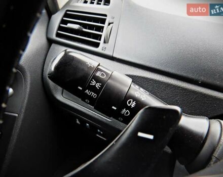 Серый Тойота Версо, объемом двигателя 2.23 л и пробегом 265 тыс. км за 8950 $, фото 9 на Automoto.ua