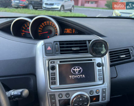 Серый Тойота Версо, объемом двигателя 2.2 л и пробегом 167 тыс. км за 10700 $, фото 21 на Automoto.ua