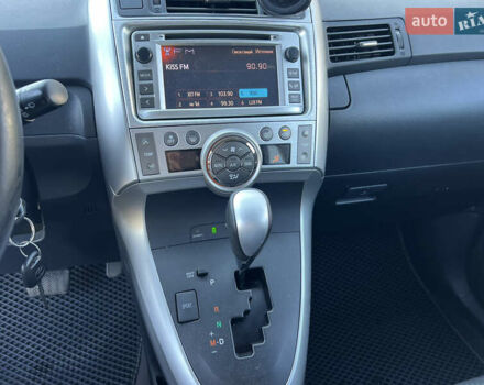 Серый Тойота Версо, объемом двигателя 2.2 л и пробегом 167 тыс. км за 10700 $, фото 24 на Automoto.ua