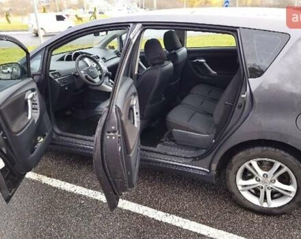 Серый Тойота Версо, объемом двигателя 1.8 л и пробегом 244 тыс. км за 11000 $, фото 7 на Automoto.ua