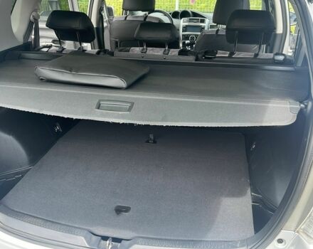 Серый Тойота Версо, объемом двигателя 1.6 л и пробегом 203 тыс. км за 10000 $, фото 5 на Automoto.ua