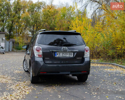Серый Тойота Версо, объемом двигателя 1.6 л и пробегом 237 тыс. км за 10500 $, фото 2 на Automoto.ua