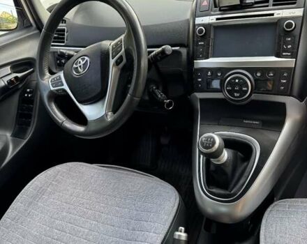 Сірий Тойота Версо, об'ємом двигуна 0 л та пробігом 217 тис. км за 11000 $, фото 1 на Automoto.ua