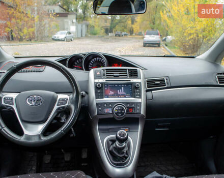 Серый Тойота Версо, объемом двигателя 1.6 л и пробегом 237 тыс. км за 10500 $, фото 11 на Automoto.ua