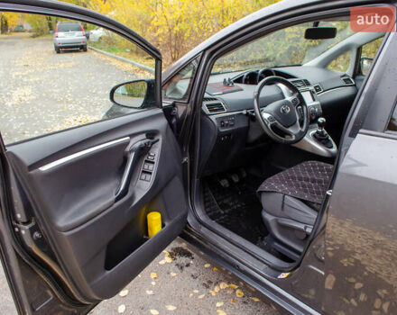 Серый Тойота Версо, объемом двигателя 1.6 л и пробегом 237 тыс. км за 10500 $, фото 7 на Automoto.ua